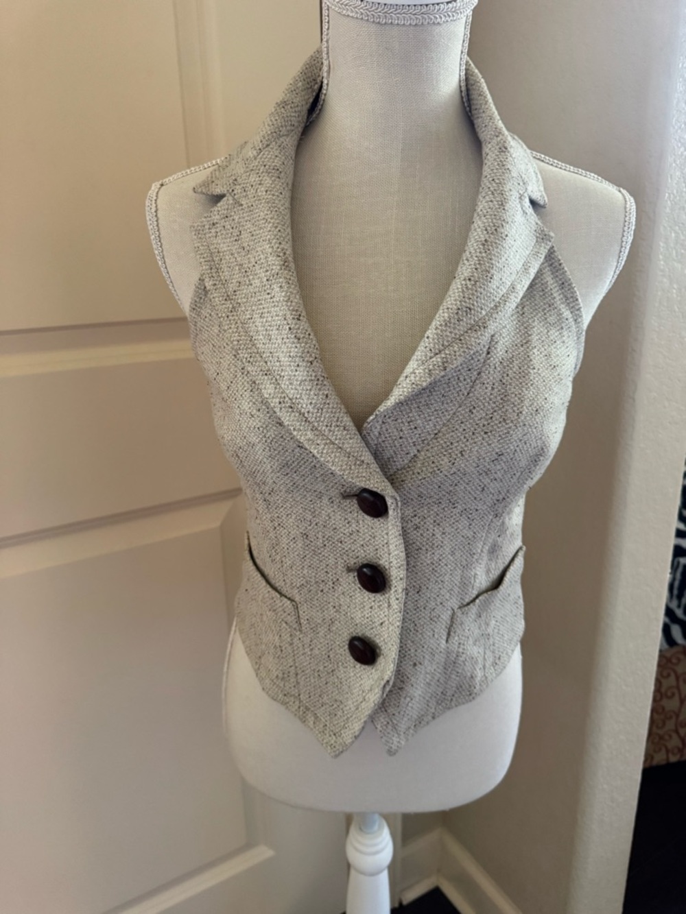 Trina Turk Light Cream Tweed Sleeveless Buttoned Vest/Shirt